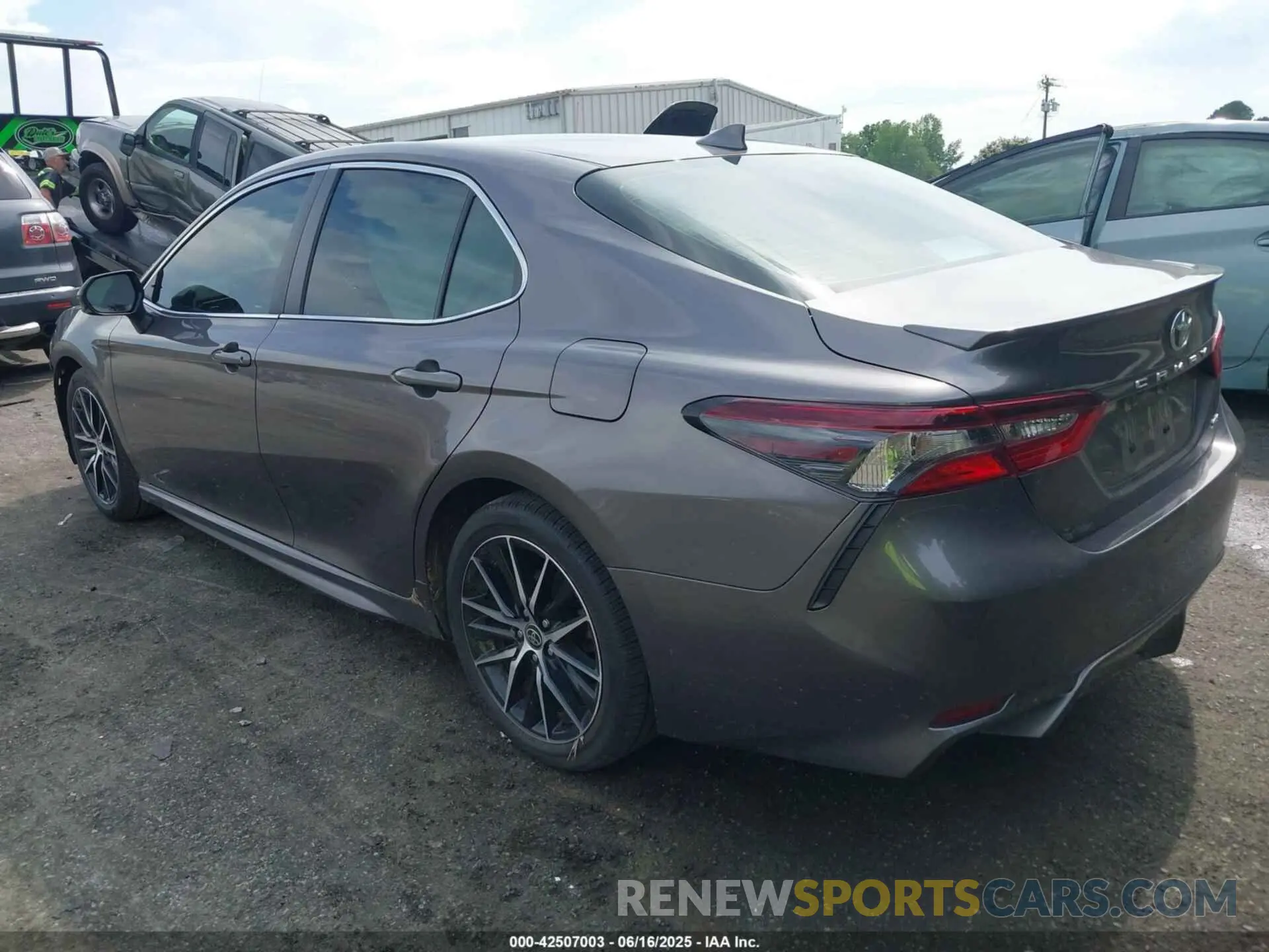 3 fotografías del automóvil dañado 4T1T11AK4NU013779 TOYOTA CAMRY 2022