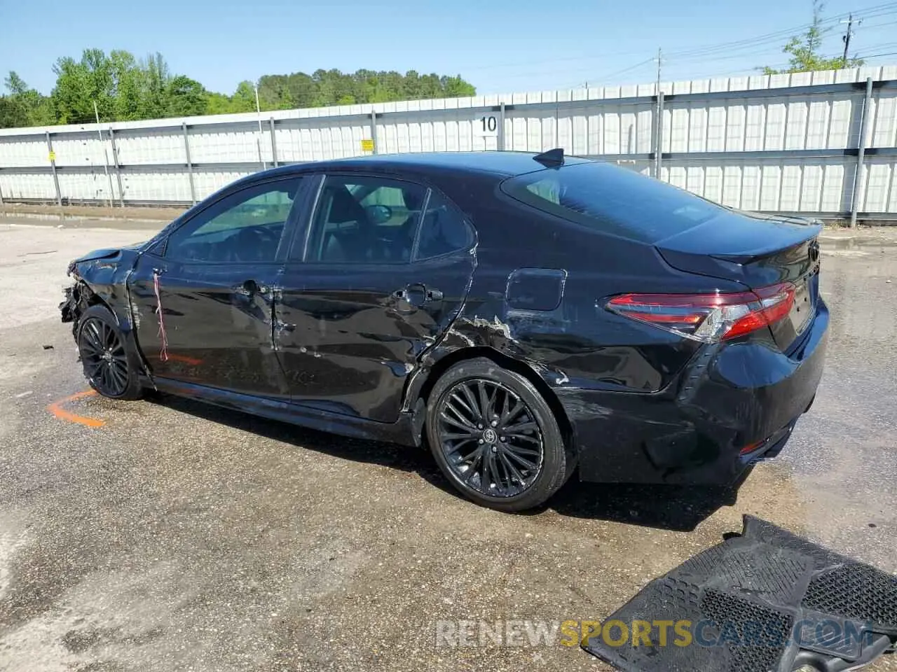 2 fotografías del automóvil dañado 4T1T11AK4NU045325 TOYOTA CAMRY 2022