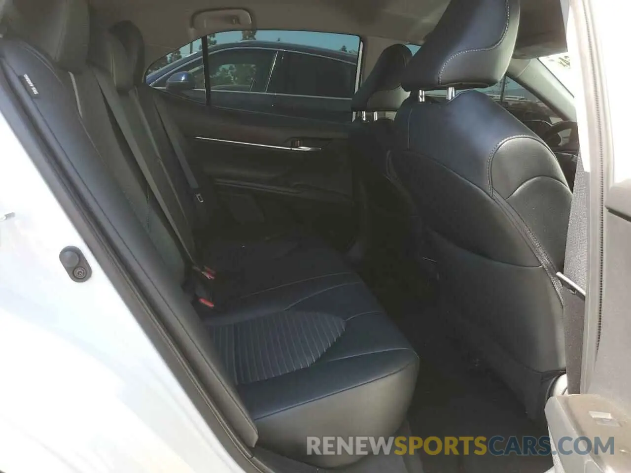 10 fotografías del automóvil dañado 4T1T11AK4NU704875 TOYOTA CAMRY 2022