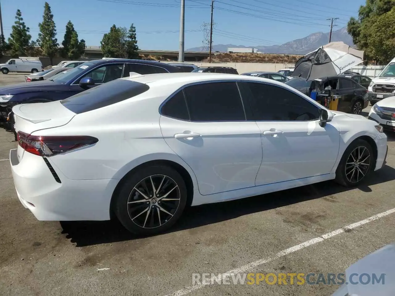 3 fotografías del automóvil dañado 4T1T11AK4NU704875 TOYOTA CAMRY 2022