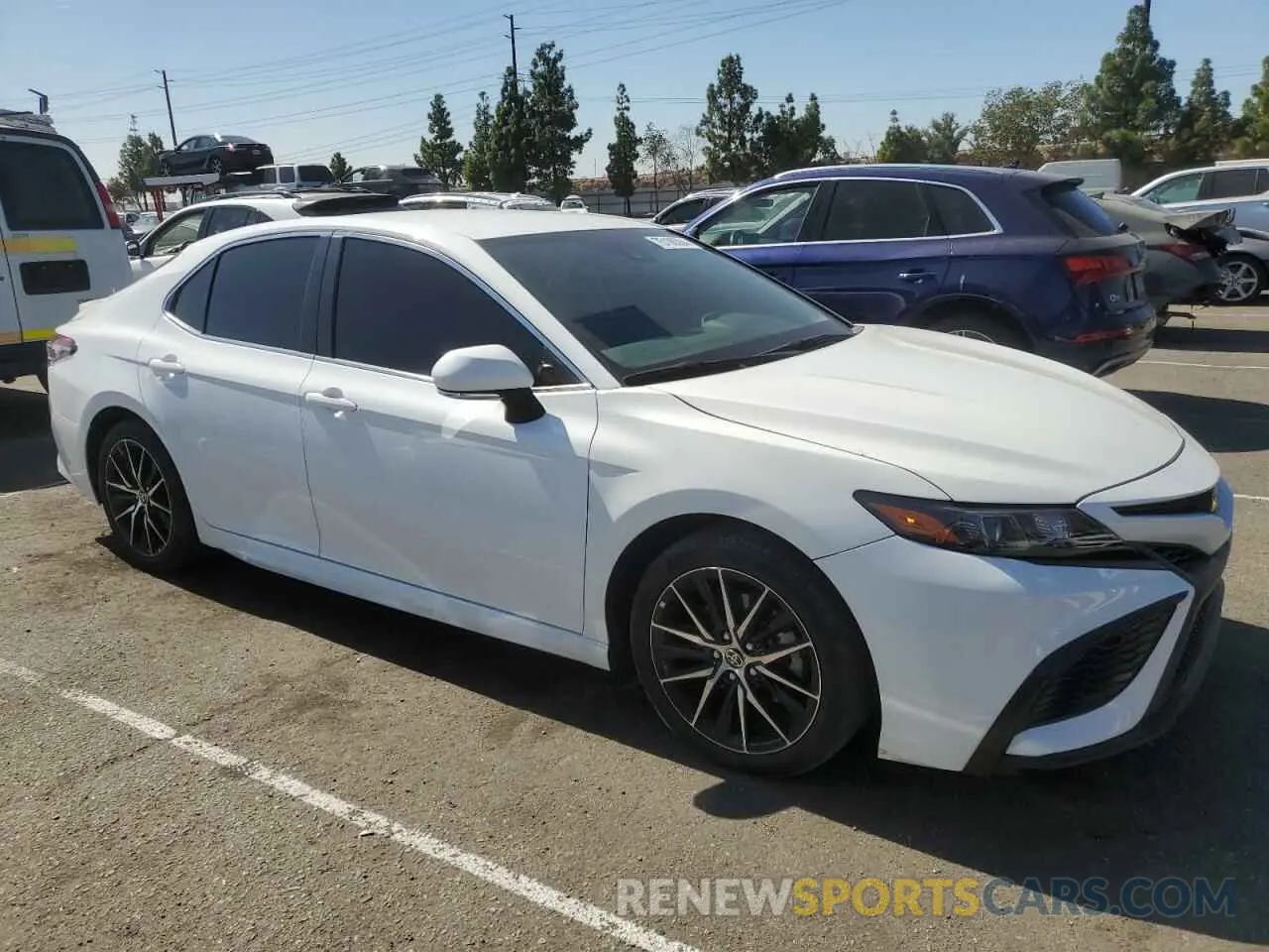4 fotografías del automóvil dañado 4T1T11AK4NU704875 TOYOTA CAMRY 2022