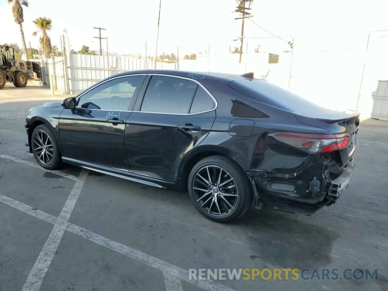2 fotografías del automóvil dañado 4T1T11AK4NU709235 TOYOTA CAMRY 2022