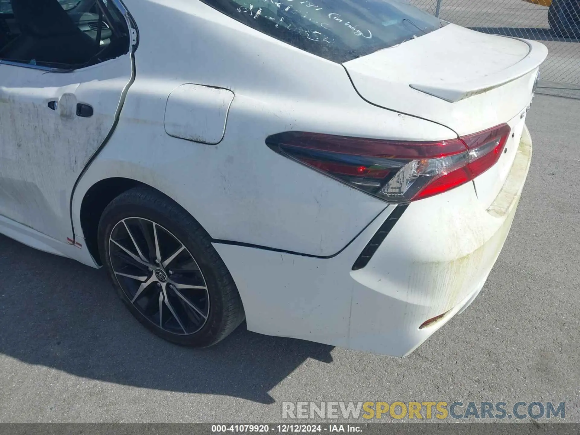 14 fotografías del automóvil dañado 4T1T11AK5NU622198 TOYOTA CAMRY 2022