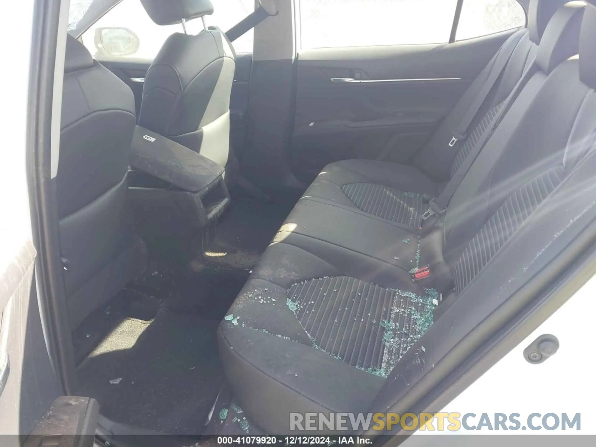 8 fotografías del automóvil dañado 4T1T11AK5NU622198 TOYOTA CAMRY 2022