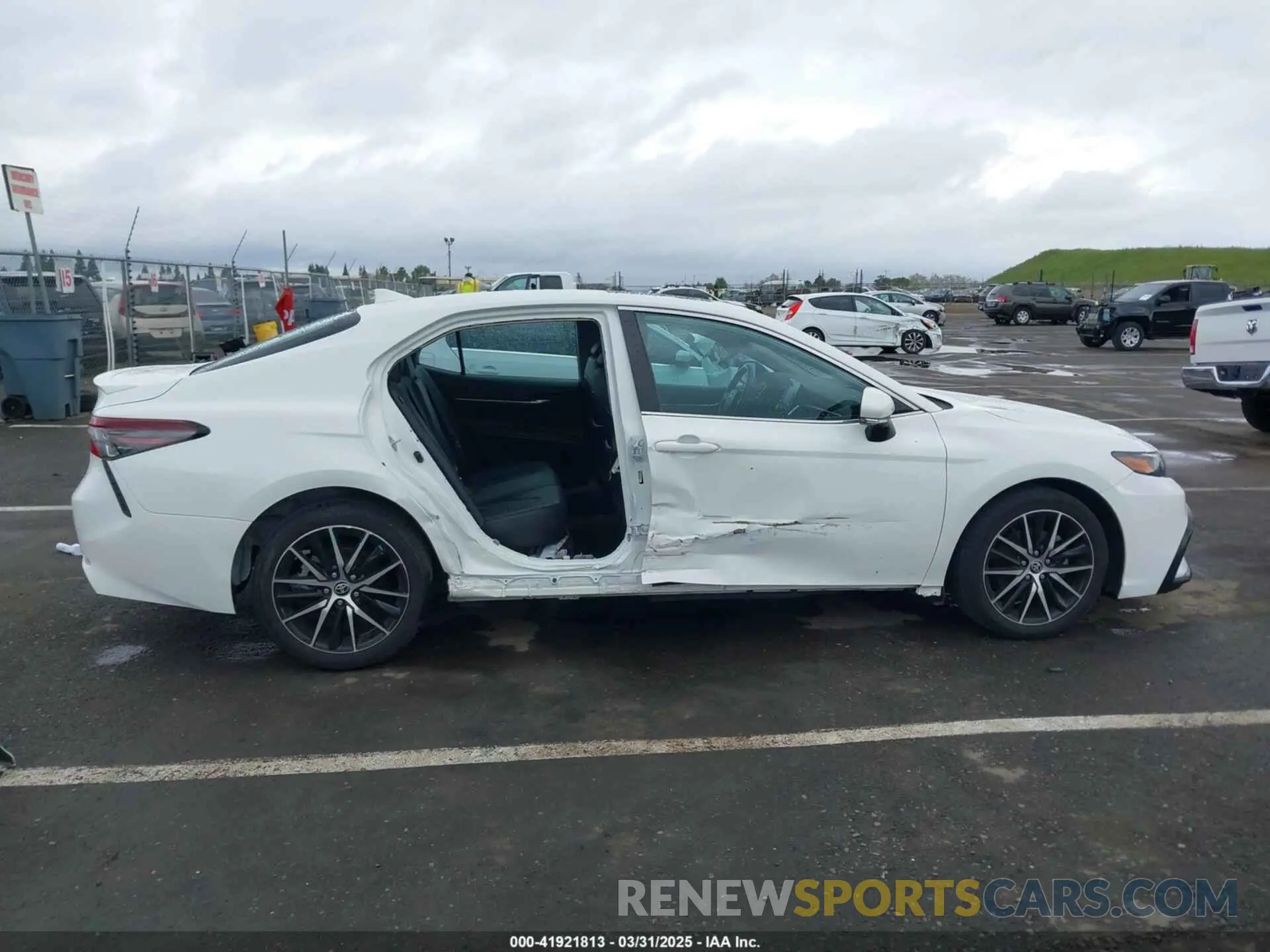 14 fotografías del automóvil dañado 4T1T11AK6NU641990 TOYOTA CAMRY 2022
