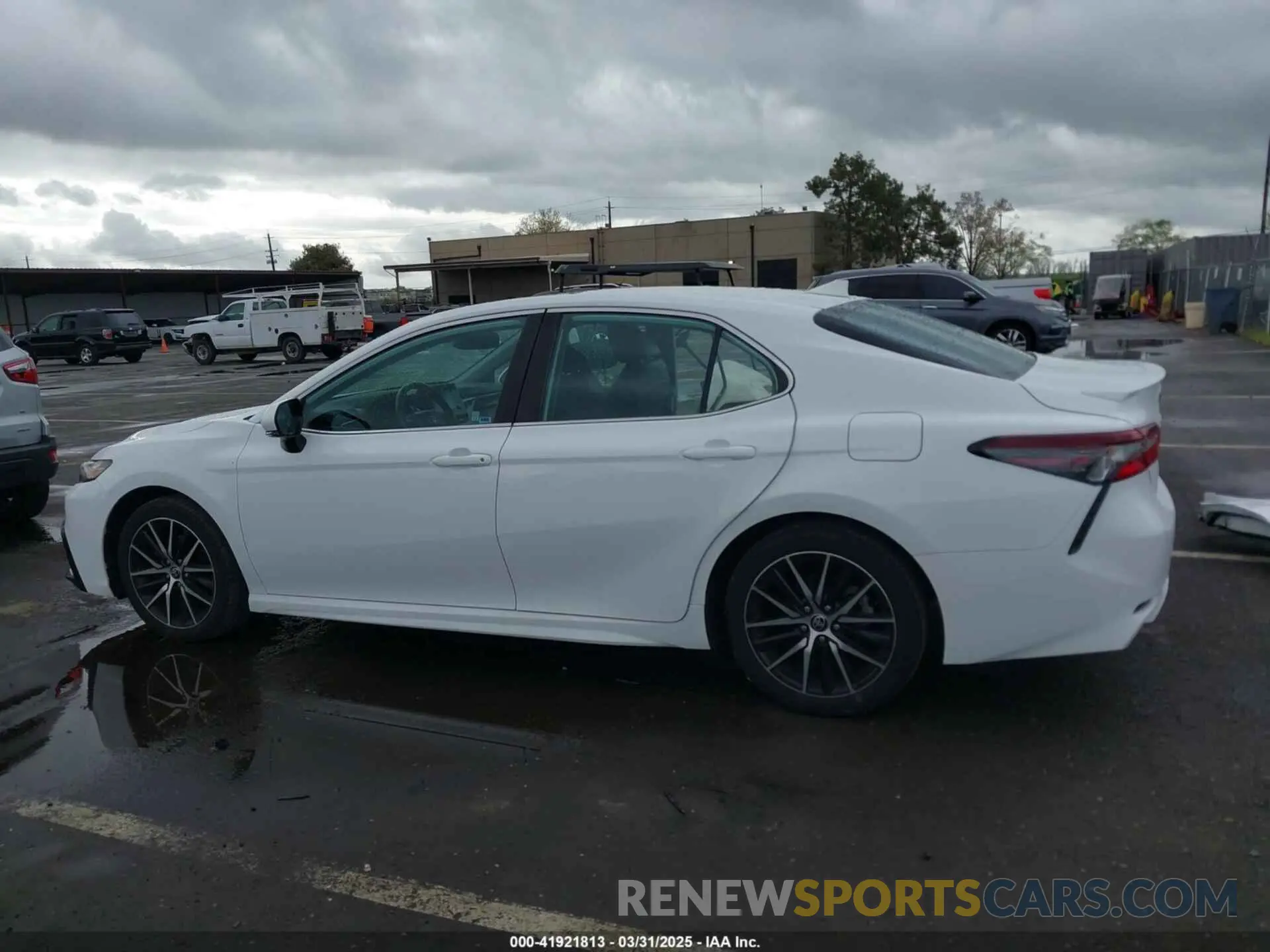 15 fotografías del automóvil dañado 4T1T11AK6NU641990 TOYOTA CAMRY 2022