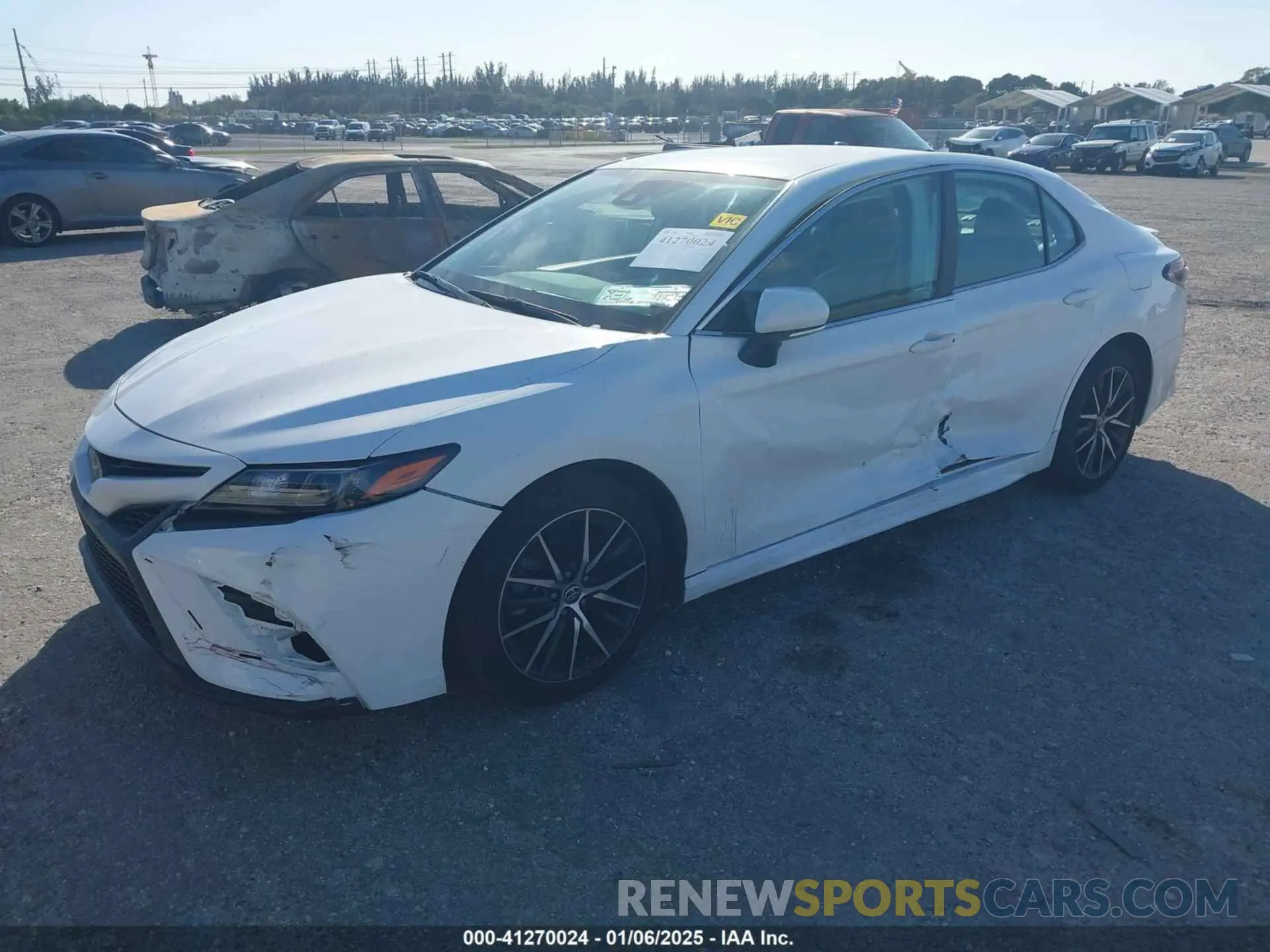 2 fotografías del automóvil dañado 4T1T11AK7NU637348 TOYOTA CAMRY 2022