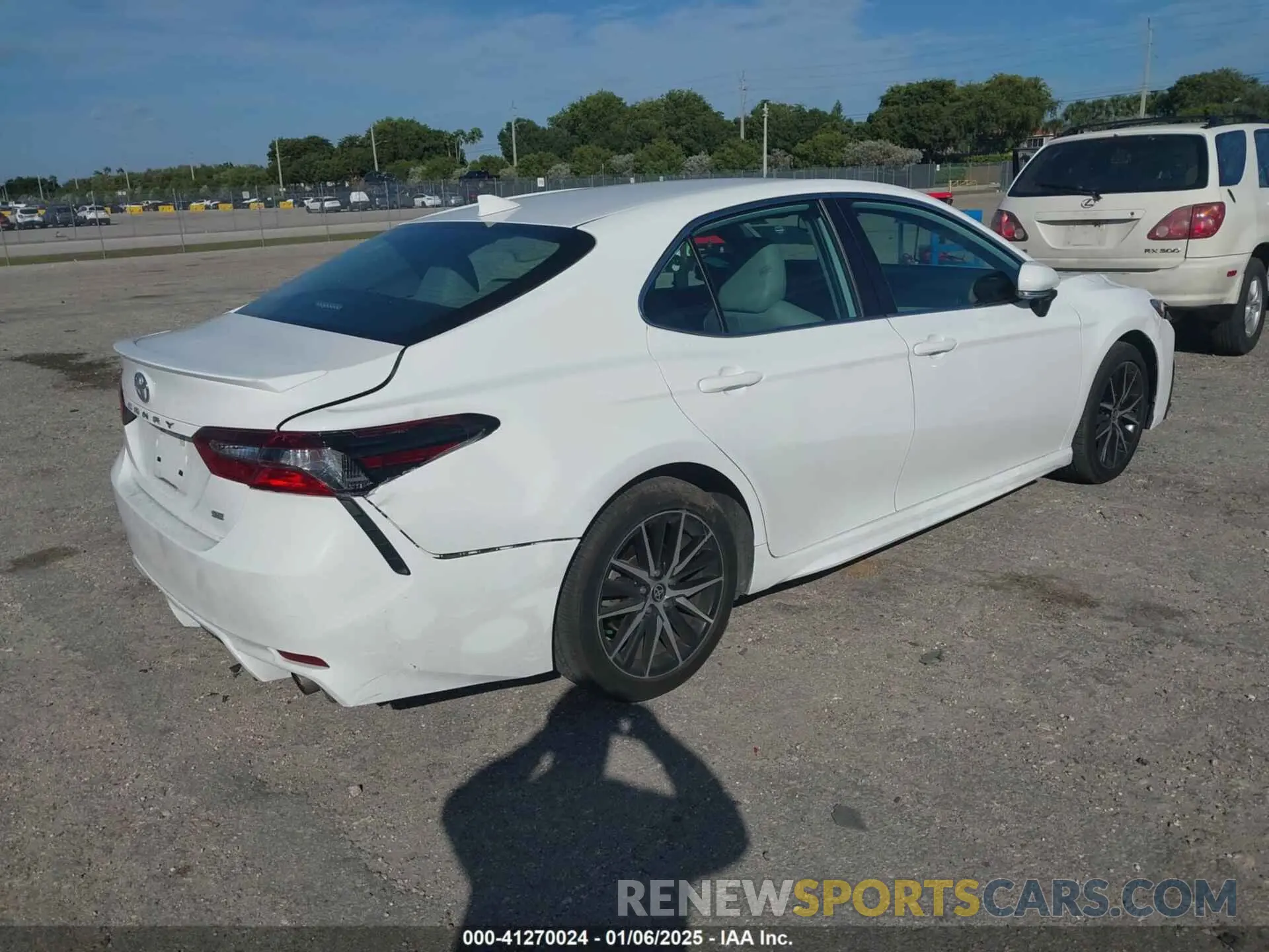4 fotografías del automóvil dañado 4T1T11AK7NU637348 TOYOTA CAMRY 2022