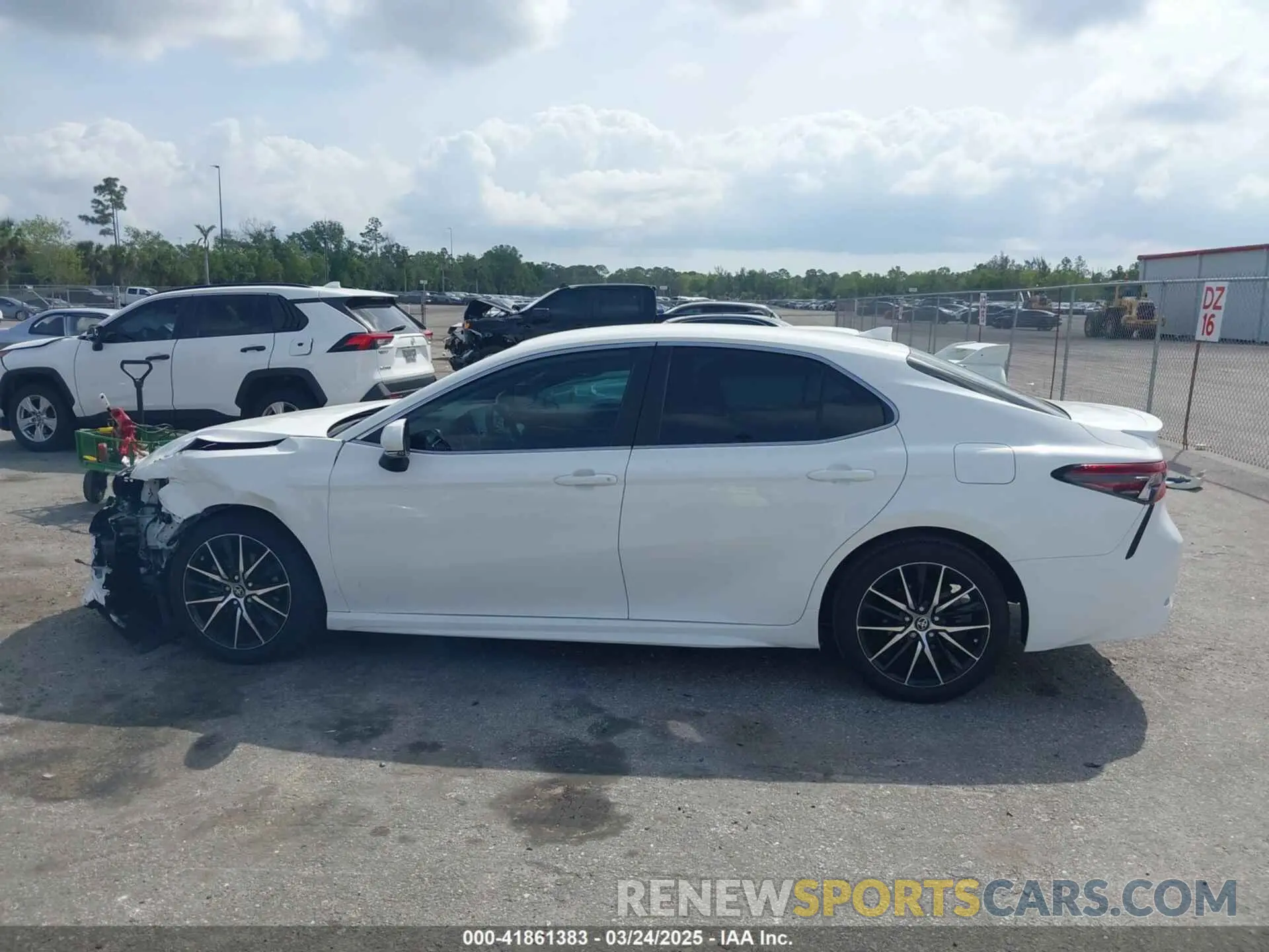 14 fotografías del automóvil dañado 4T1T11AK7NU668664 TOYOTA CAMRY 2022