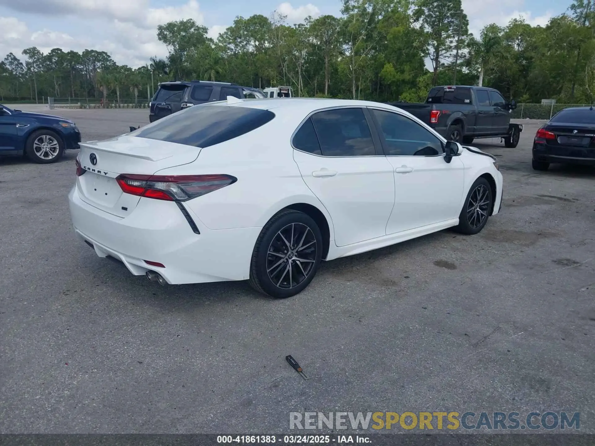 4 fotografías del automóvil dañado 4T1T11AK7NU668664 TOYOTA CAMRY 2022