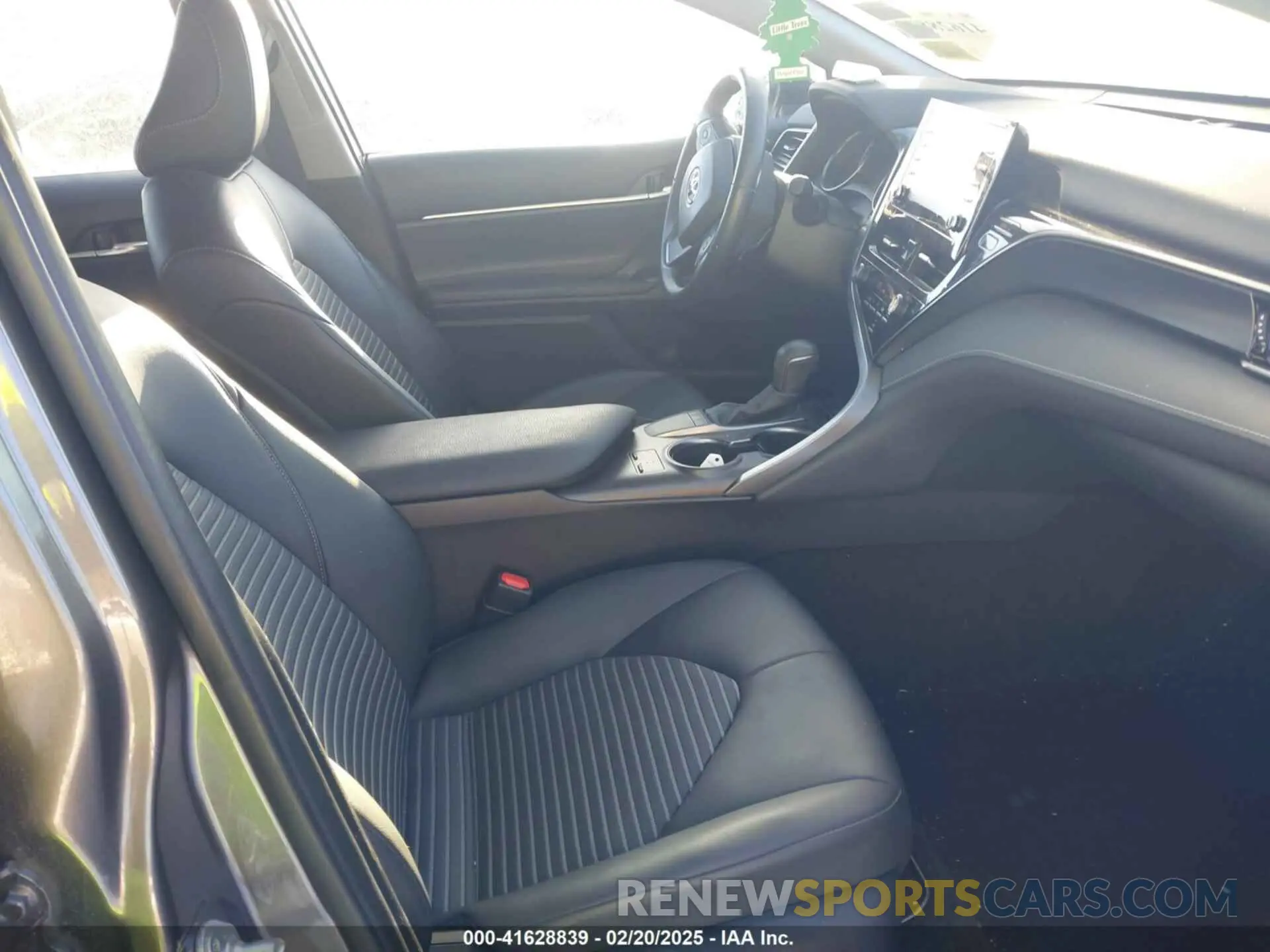 5 fotografías del automóvil dañado 4T1T11AK7NU690017 TOYOTA CAMRY 2022