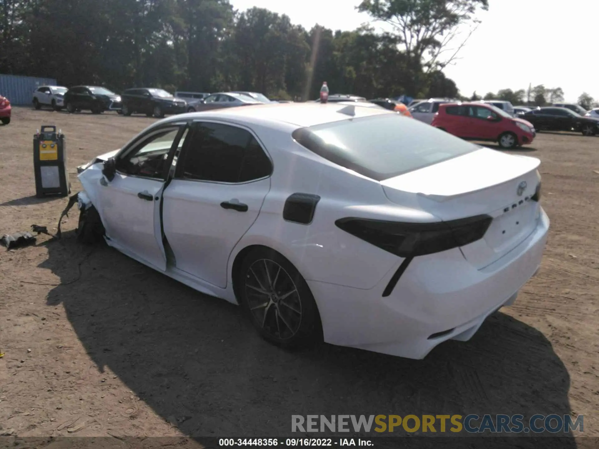 3 fotografías del automóvil dañado 4T1T11AK7NU701565 TOYOTA CAMRY 2022