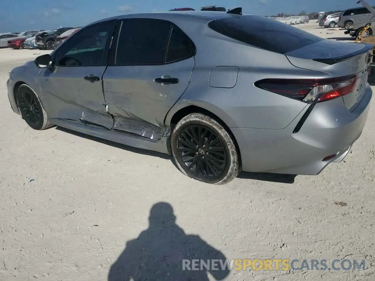 2 fotografías del automóvil dañado 4T1T11AK8NU034814 TOYOTA CAMRY 2022