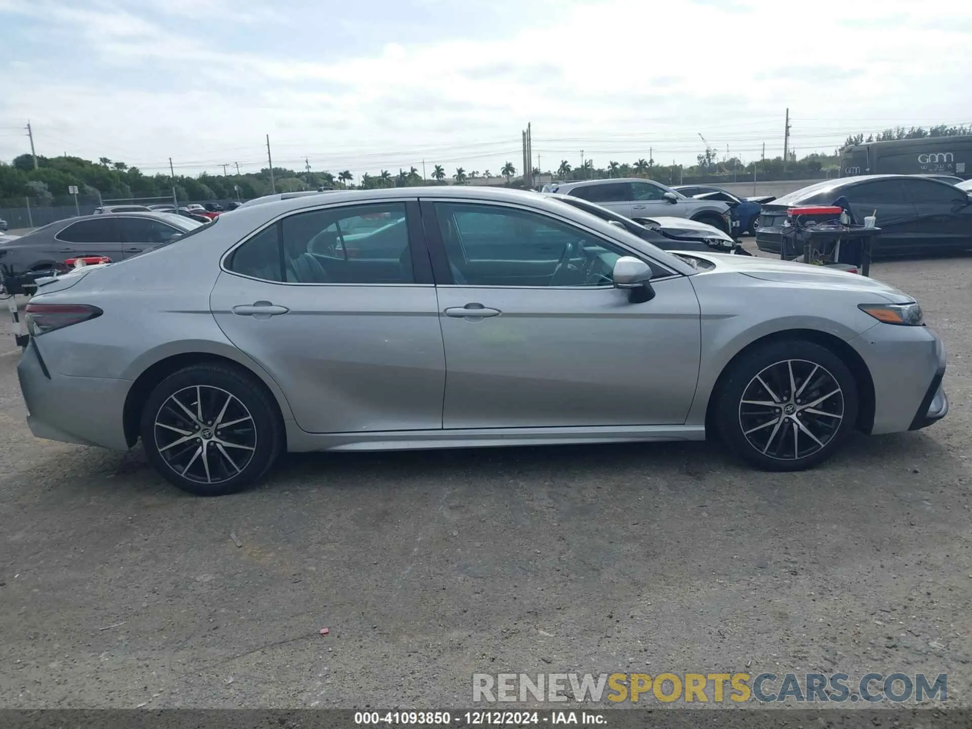 13 fotografías del automóvil dañado 4T1T11AK8NU689300 TOYOTA CAMRY 2022