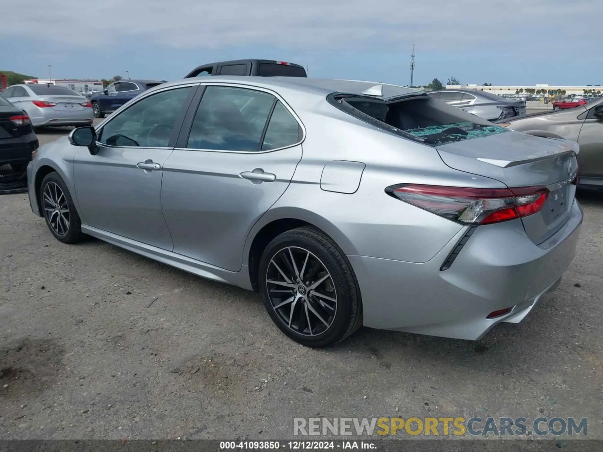 3 fotografías del automóvil dañado 4T1T11AK8NU689300 TOYOTA CAMRY 2022