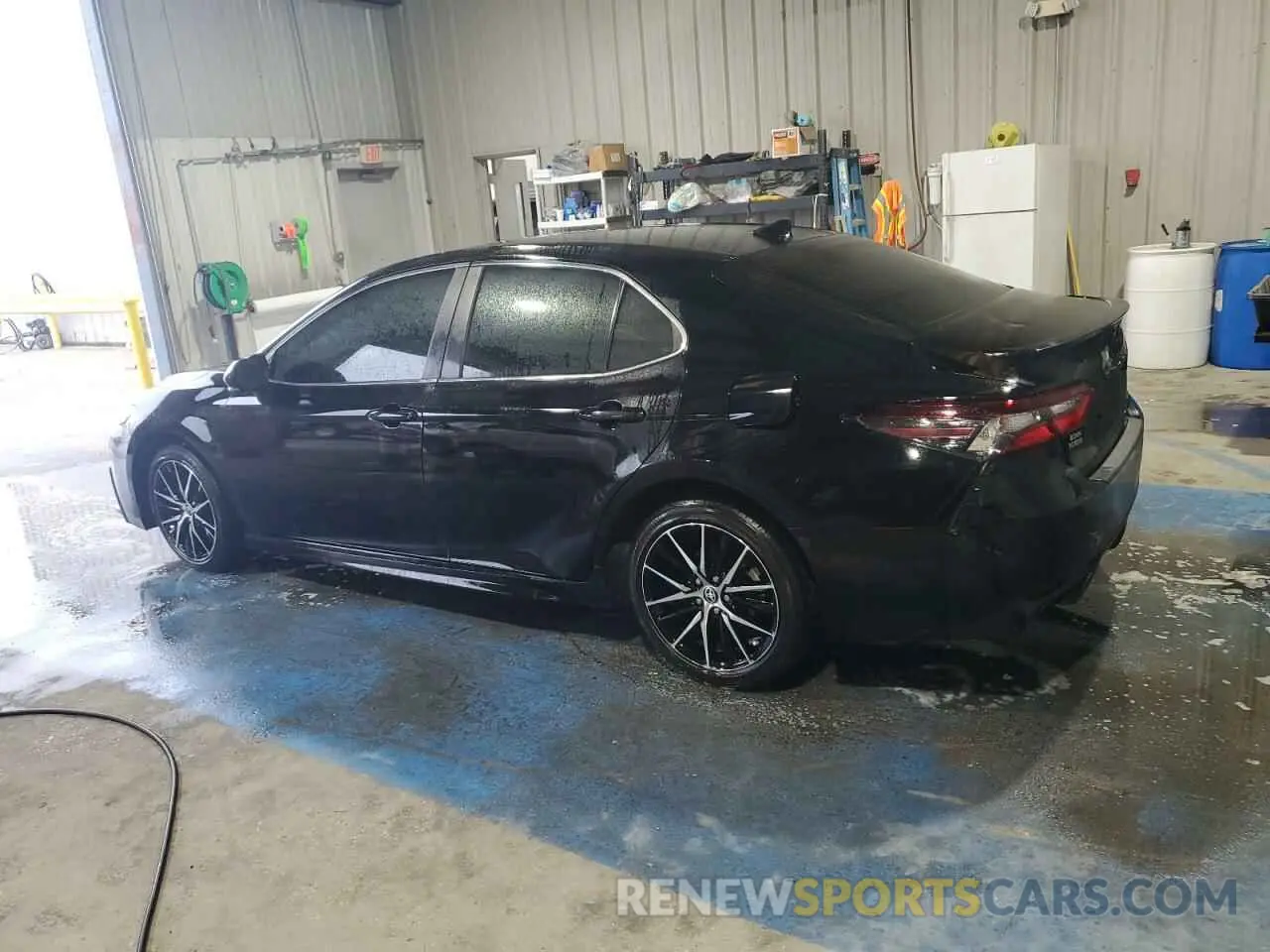 2 fotografías del automóvil dañado 4T1T11AK9NU663479 TOYOTA CAMRY 2022