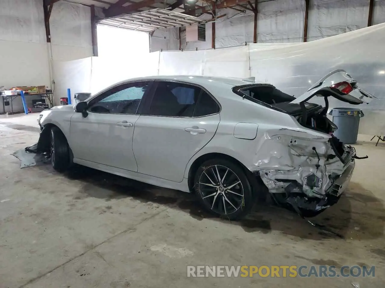 2 fotografías del automóvil dañado 4T1T11AKXNU002446 TOYOTA CAMRY 2022