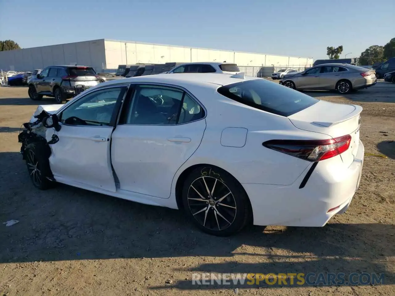 2 fotografías del automóvil dañado 4T1T11BK8NU053779 TOYOTA CAMRY 2022