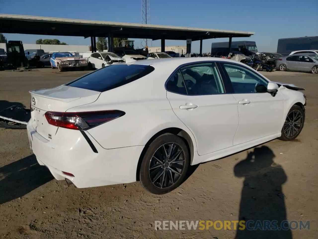 3 fotografías del automóvil dañado 4T1T11BK8NU053779 TOYOTA CAMRY 2022