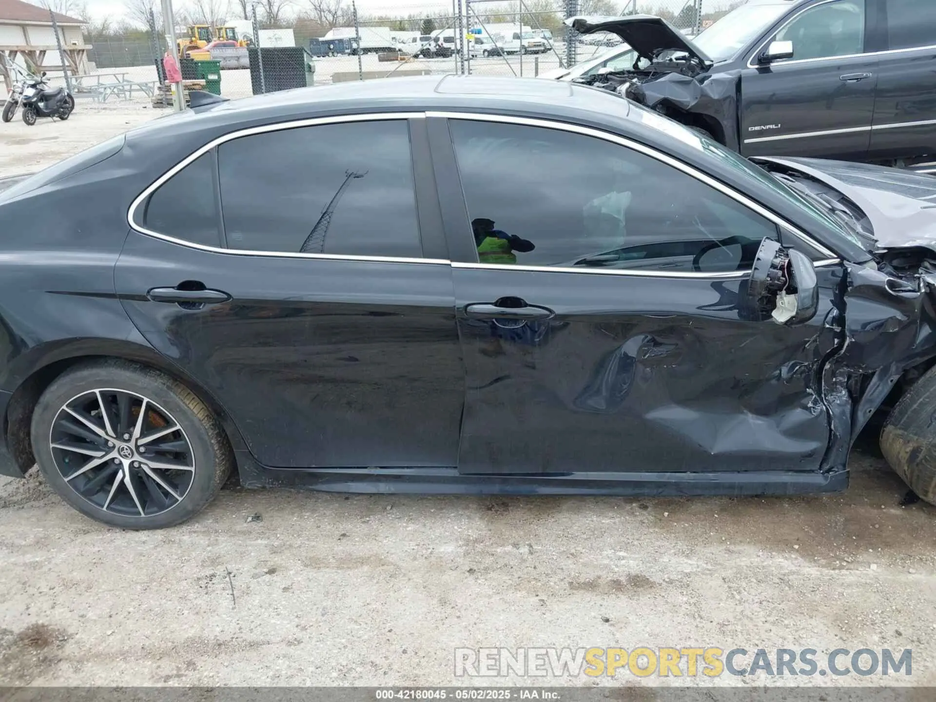 13 fotografías del automóvil dañado 4T1T11BK9NU047845 TOYOTA CAMRY 2022