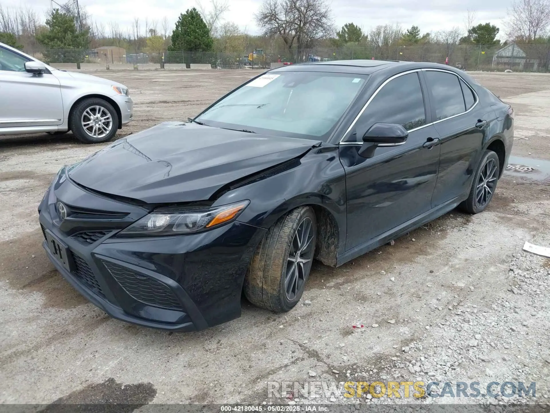 2 fotografías del automóvil dañado 4T1T11BK9NU047845 TOYOTA CAMRY 2022