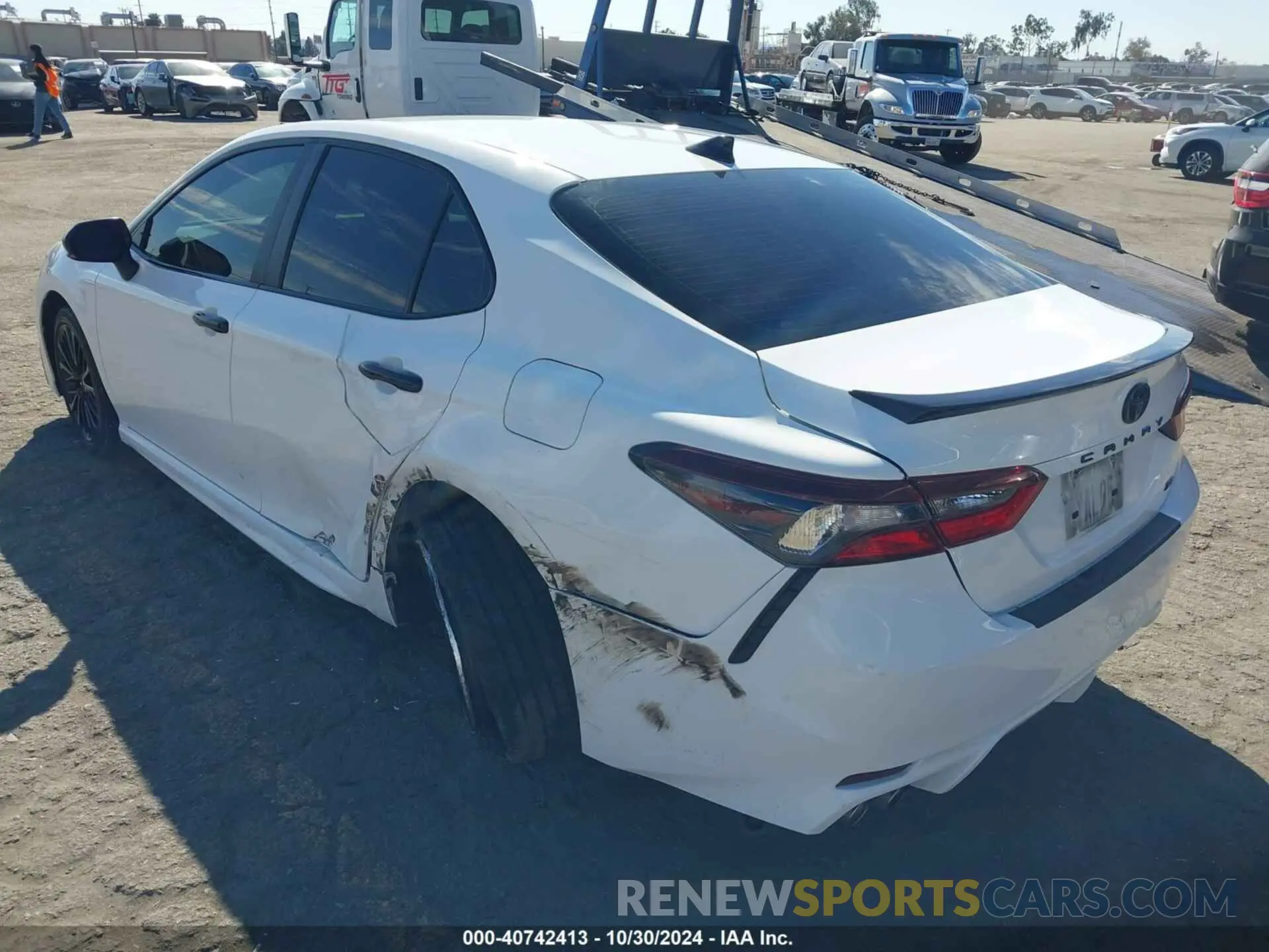 3 fotografías del automóvil dañado 4T1T31AK3NU032513 TOYOTA CAMRY 2022