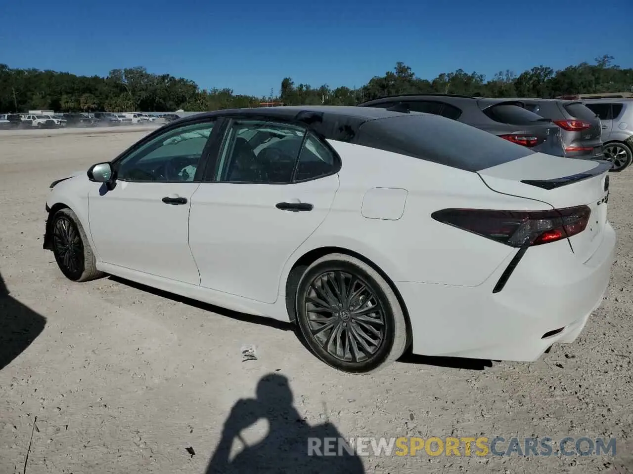 2 fotografías del automóvil dañado 4T1T31AK6NU035440 TOYOTA CAMRY 2022