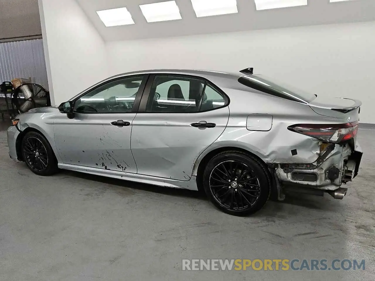 2 fotografías del automóvil dañado 4T1T31AK8NU032443 TOYOTA CAMRY 2022
