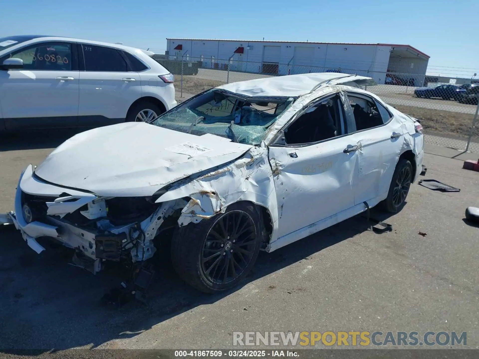 2 fotografías del automóvil dañado 4T1T31AK8NU033219 TOYOTA CAMRY 2022