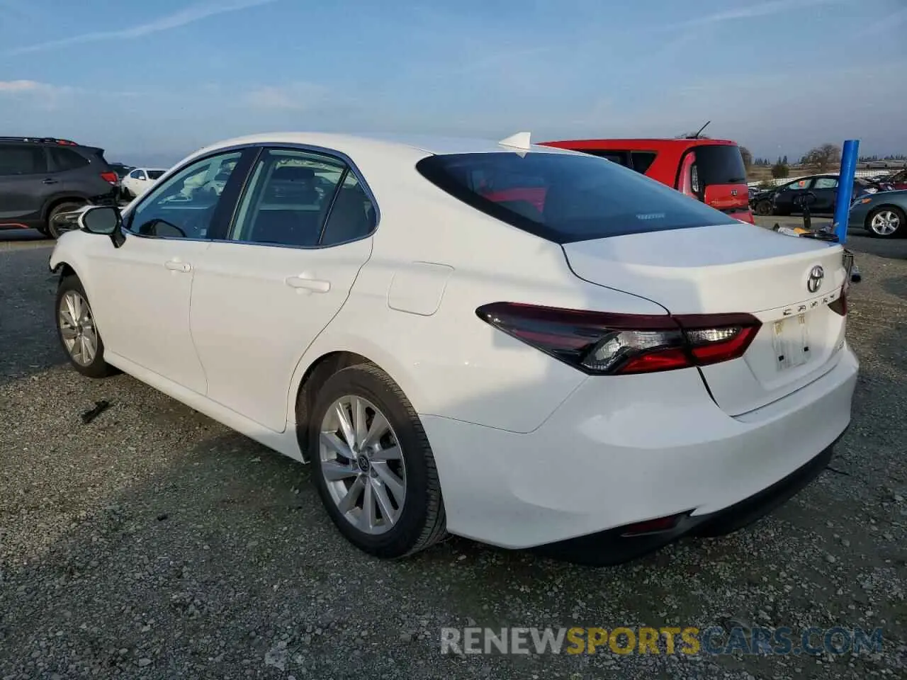 2 fotografías del automóvil dañado 4T1C11AK0PU801770 TOYOTA CAMRY 2023