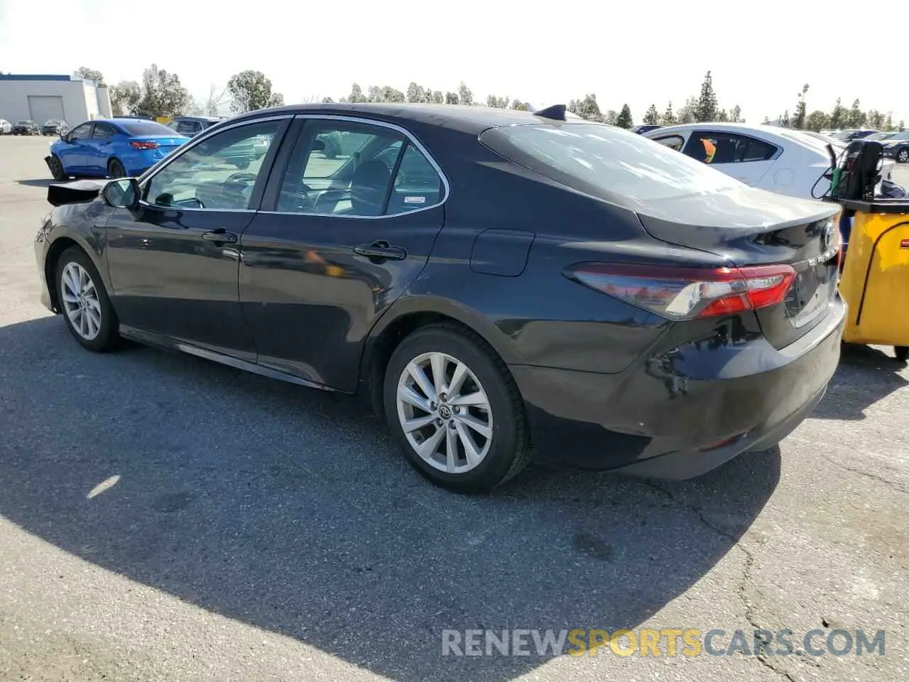 2 fotografías del automóvil dañado 4T1C11AK1PU089818 TOYOTA CAMRY 2023