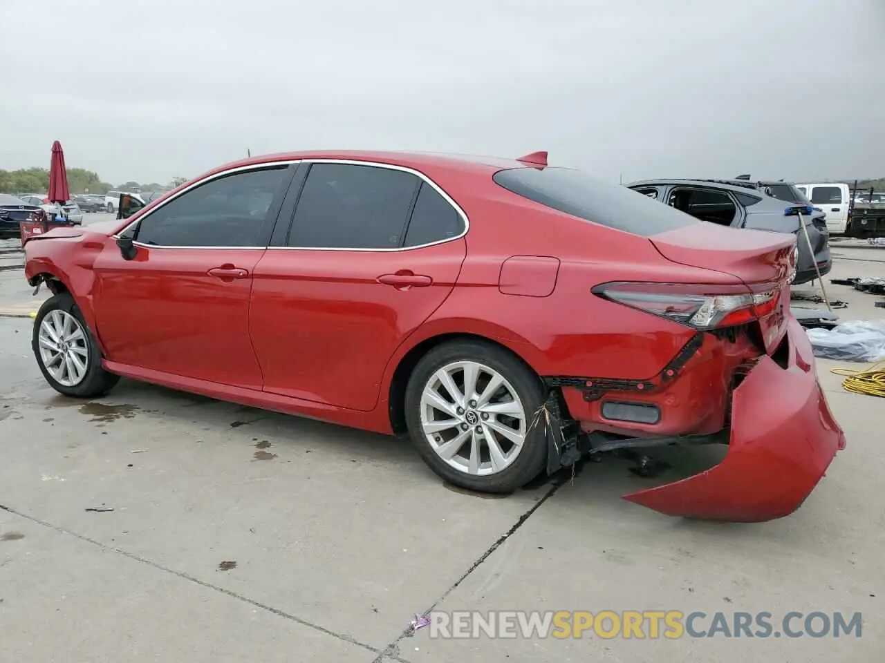 2 fotografías del automóvil dañado 4T1C11AK1PU109470 TOYOTA CAMRY 2023