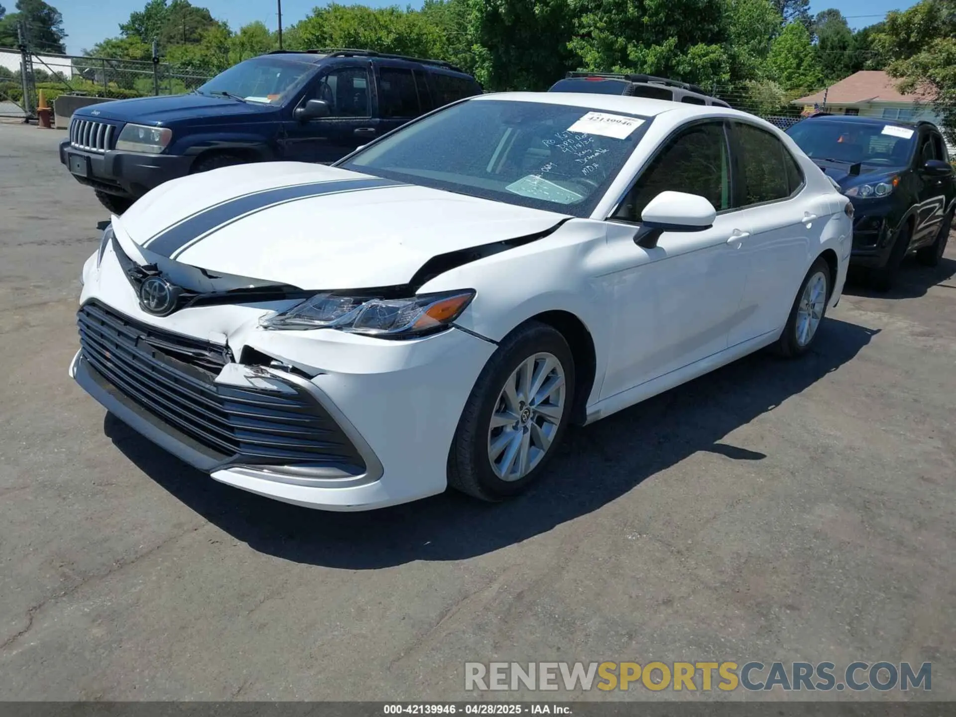 2 fotografías del automóvil dañado 4T1C11AK1PU160614 TOYOTA CAMRY 2023