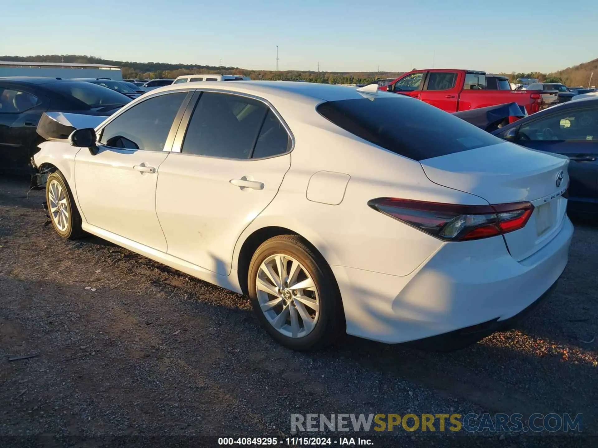 3 fotografías del automóvil dañado 4T1C11AK1PU760081 TOYOTA CAMRY 2023