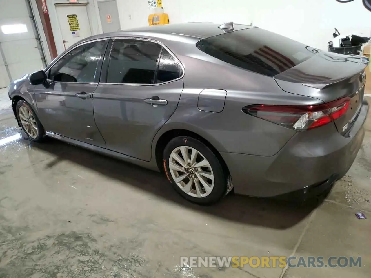 2 fotografías del automóvil dañado 4T1C11AK1PU766303 TOYOTA CAMRY 2023