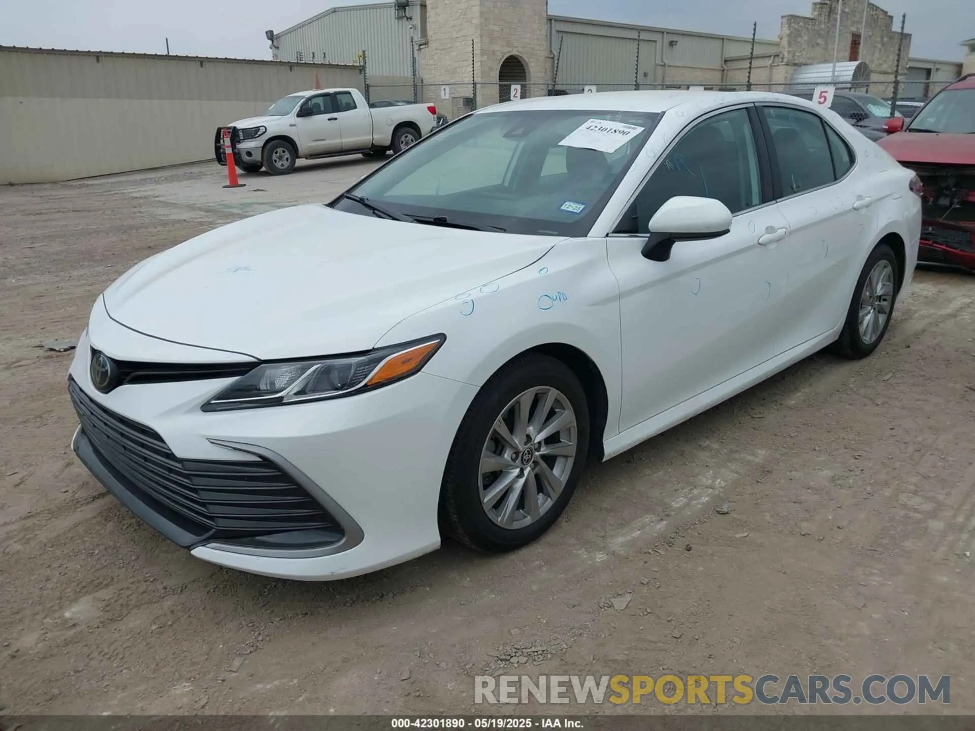 2 fotografías del automóvil dañado 4T1C11AK1PU770254 TOYOTA CAMRY 2023