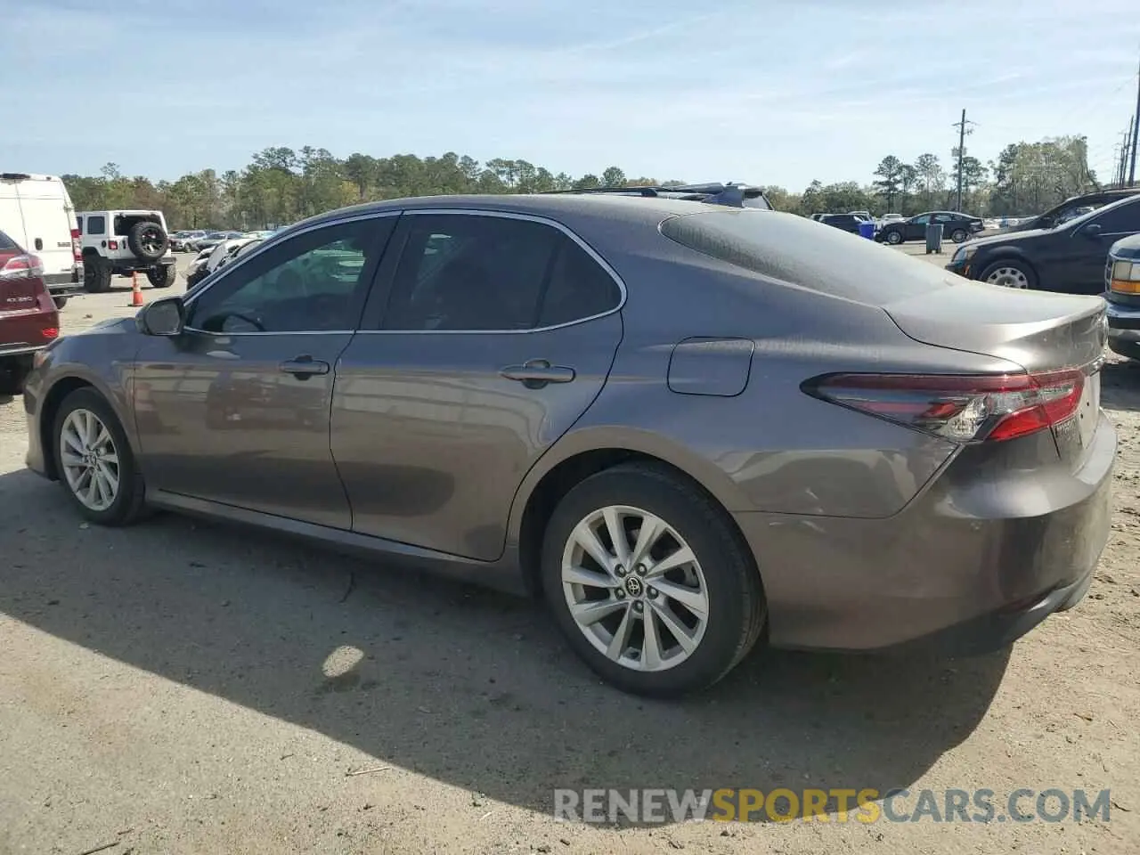 2 fotografías del automóvil dañado 4T1C11AK2PU090721 TOYOTA CAMRY 2023