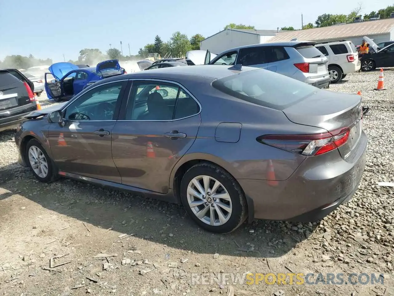 2 fotografías del automóvil dañado 4T1C11AK2PU105329 TOYOTA CAMRY 2023