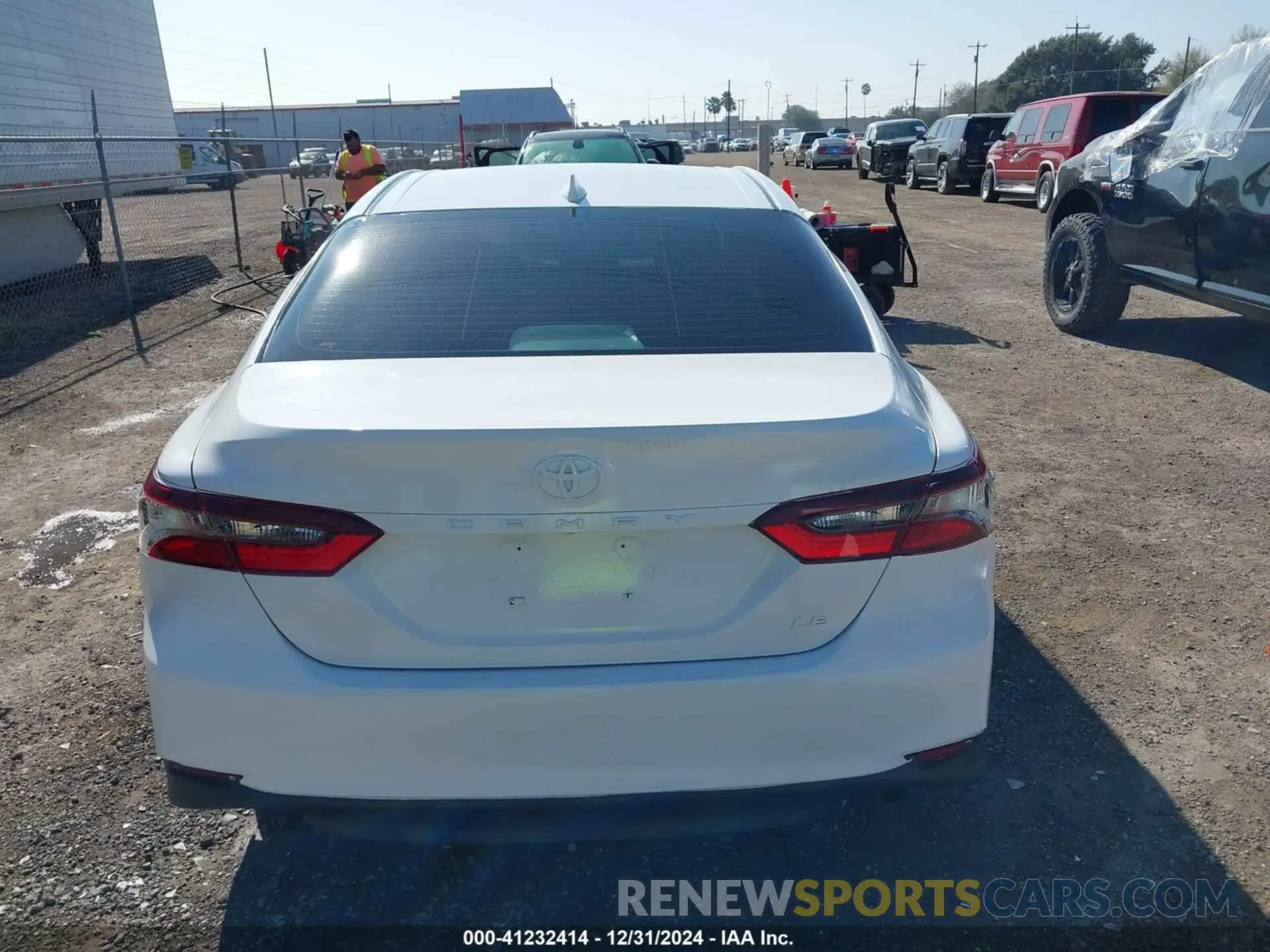 15 fotografías del automóvil dañado 4T1C11AK2PU122566 TOYOTA CAMRY 2023