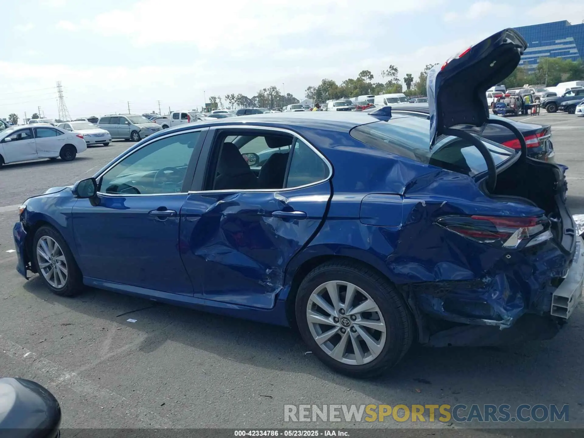 14 fotografías del automóvil dañado 4T1C11AK3PU106716 TOYOTA CAMRY 2023