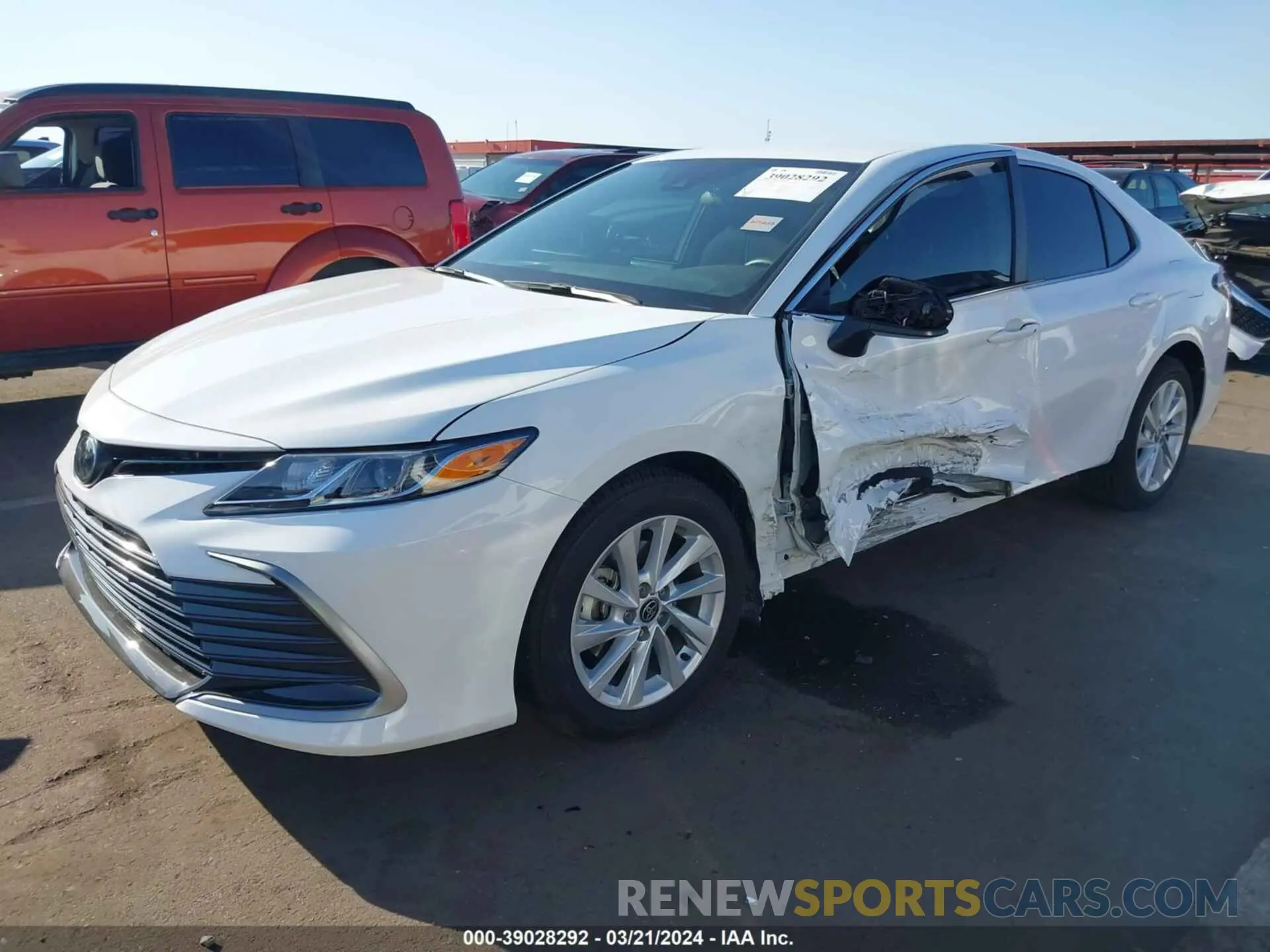 2 fotografías del automóvil dañado 4T1C11AK3PU182825 TOYOTA CAMRY 2023