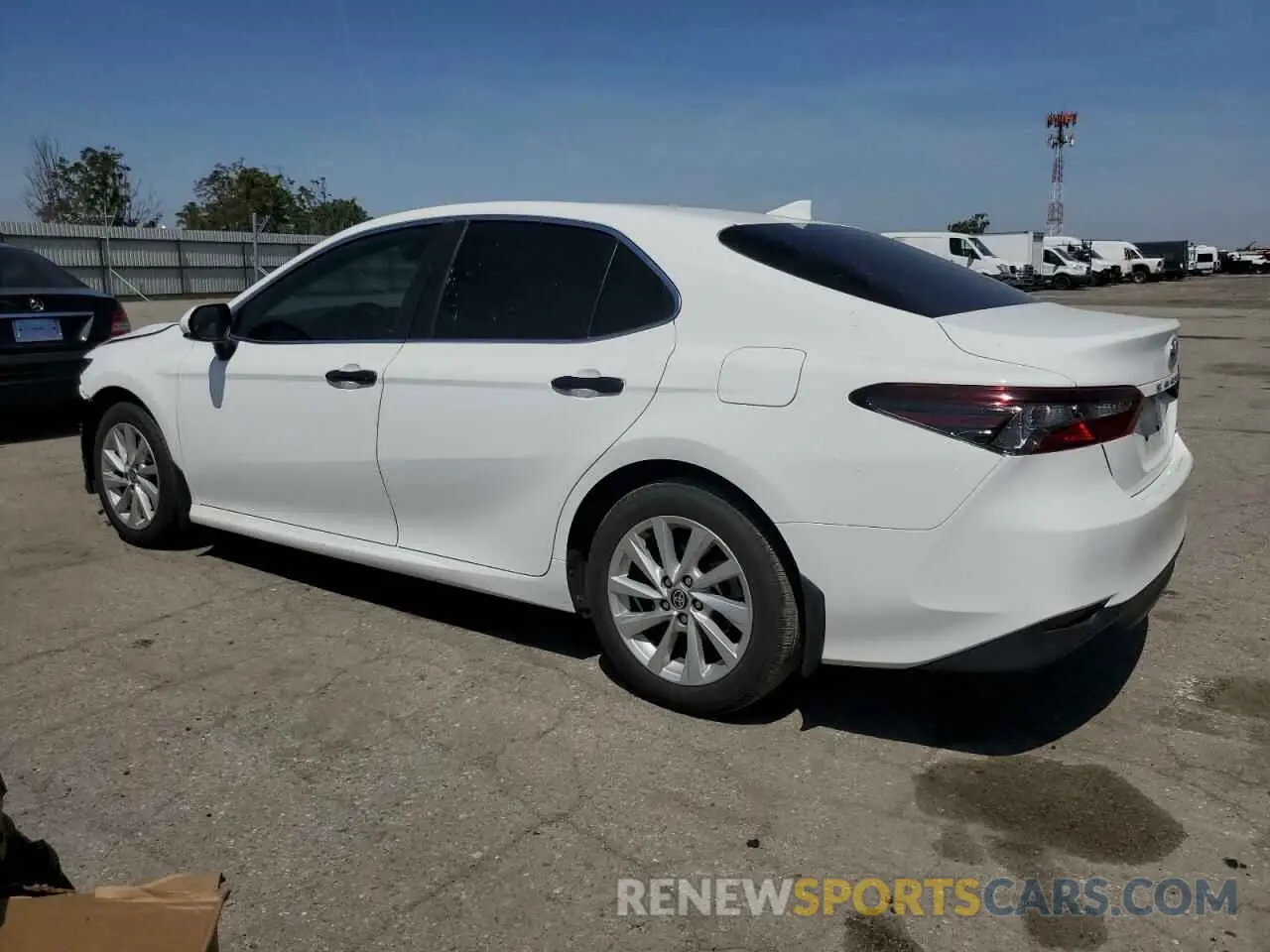 2 fotografías del automóvil dañado 4T1C11AK3PU751656 TOYOTA CAMRY 2023