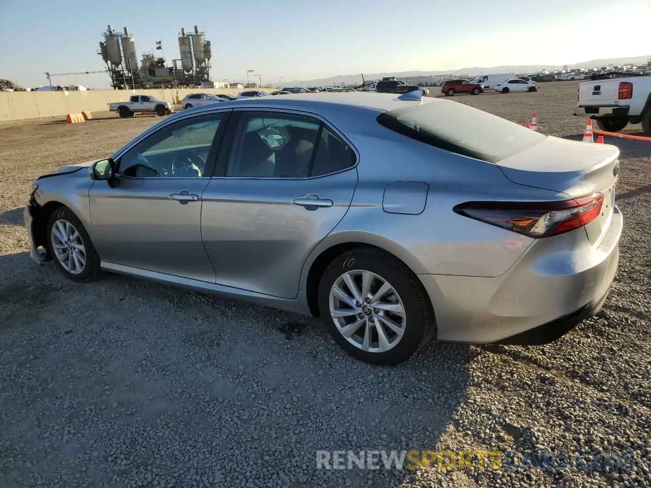 2 fotografías del automóvil dañado 4T1C11AK3PU821317 TOYOTA CAMRY 2023