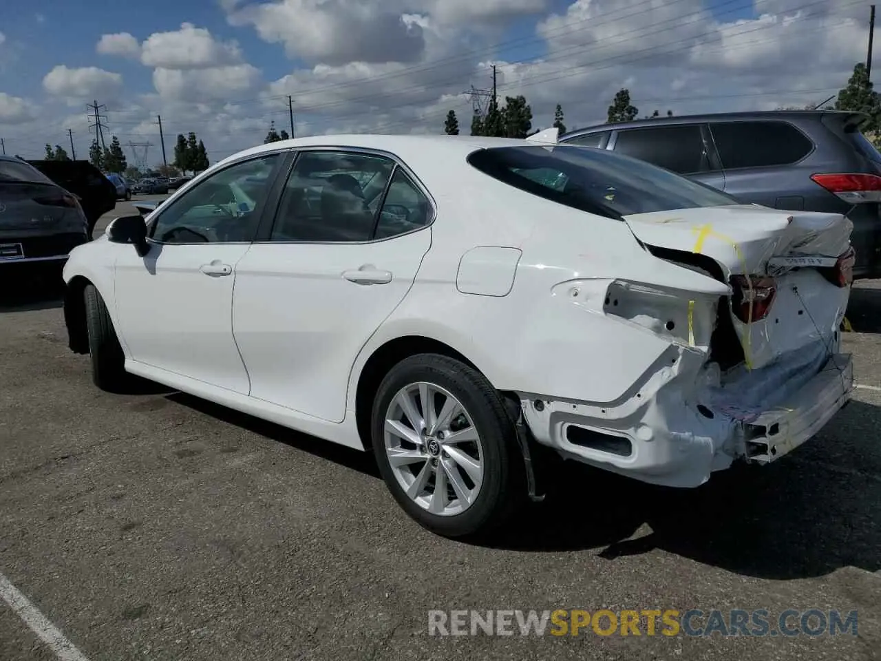 2 fotografías del automóvil dañado 4T1C11AK4PU118082 TOYOTA CAMRY 2023