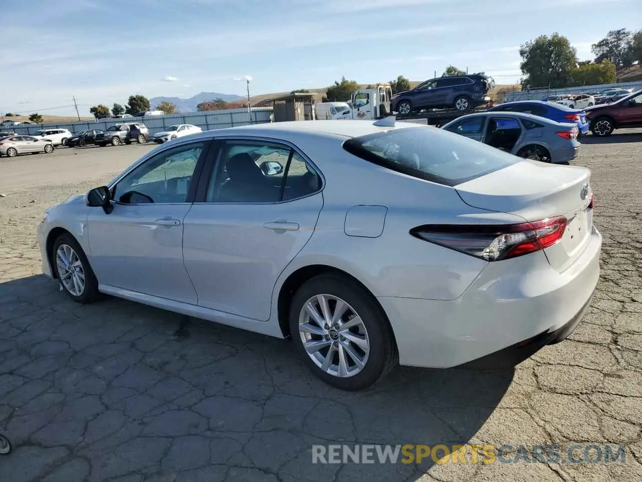 2 fotografías del automóvil dañado 4T1C11AK4PU162907 TOYOTA CAMRY 2023