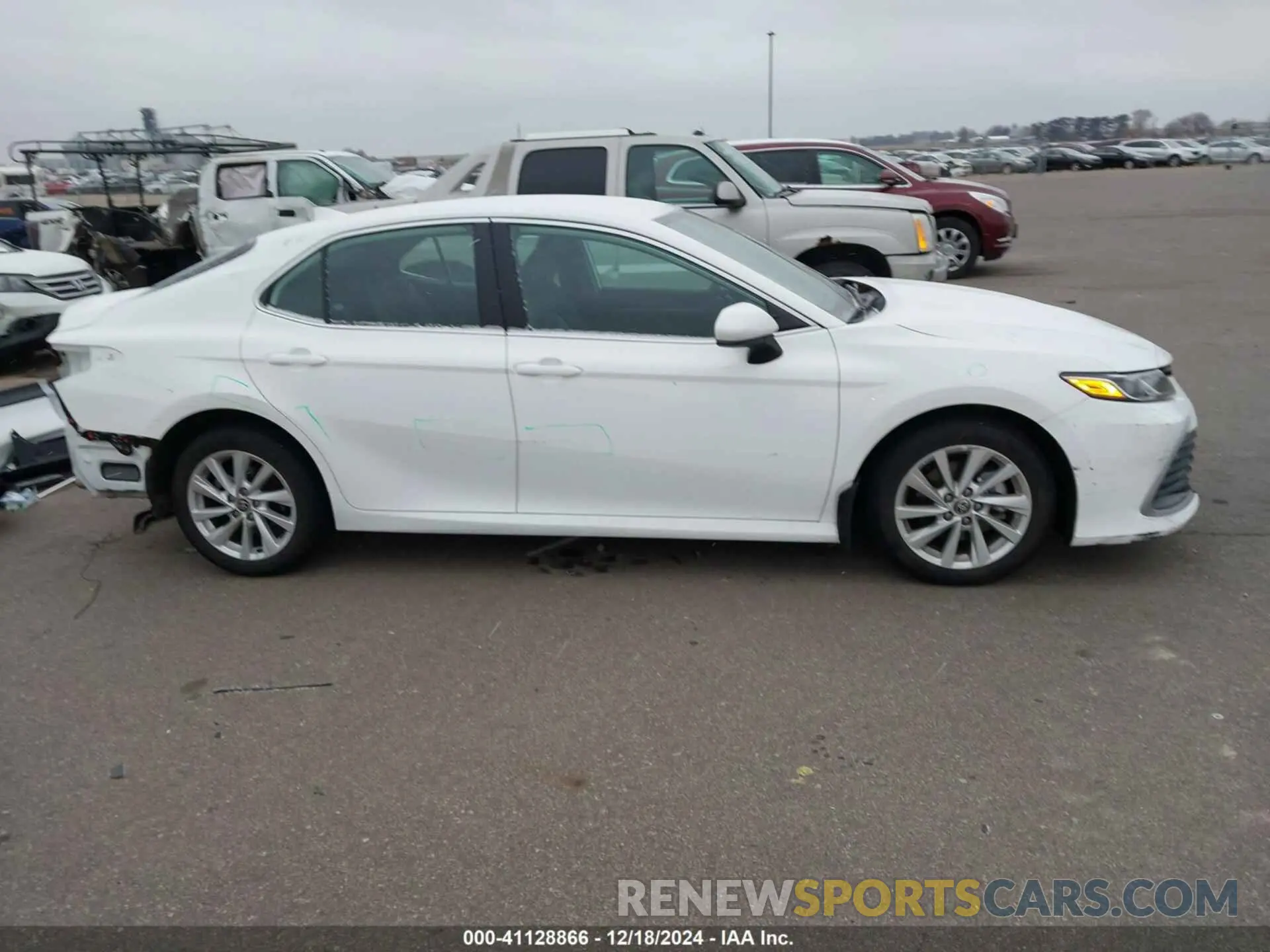14 fotografías del automóvil dañado 4T1C11AK5PU084735 TOYOTA CAMRY 2023