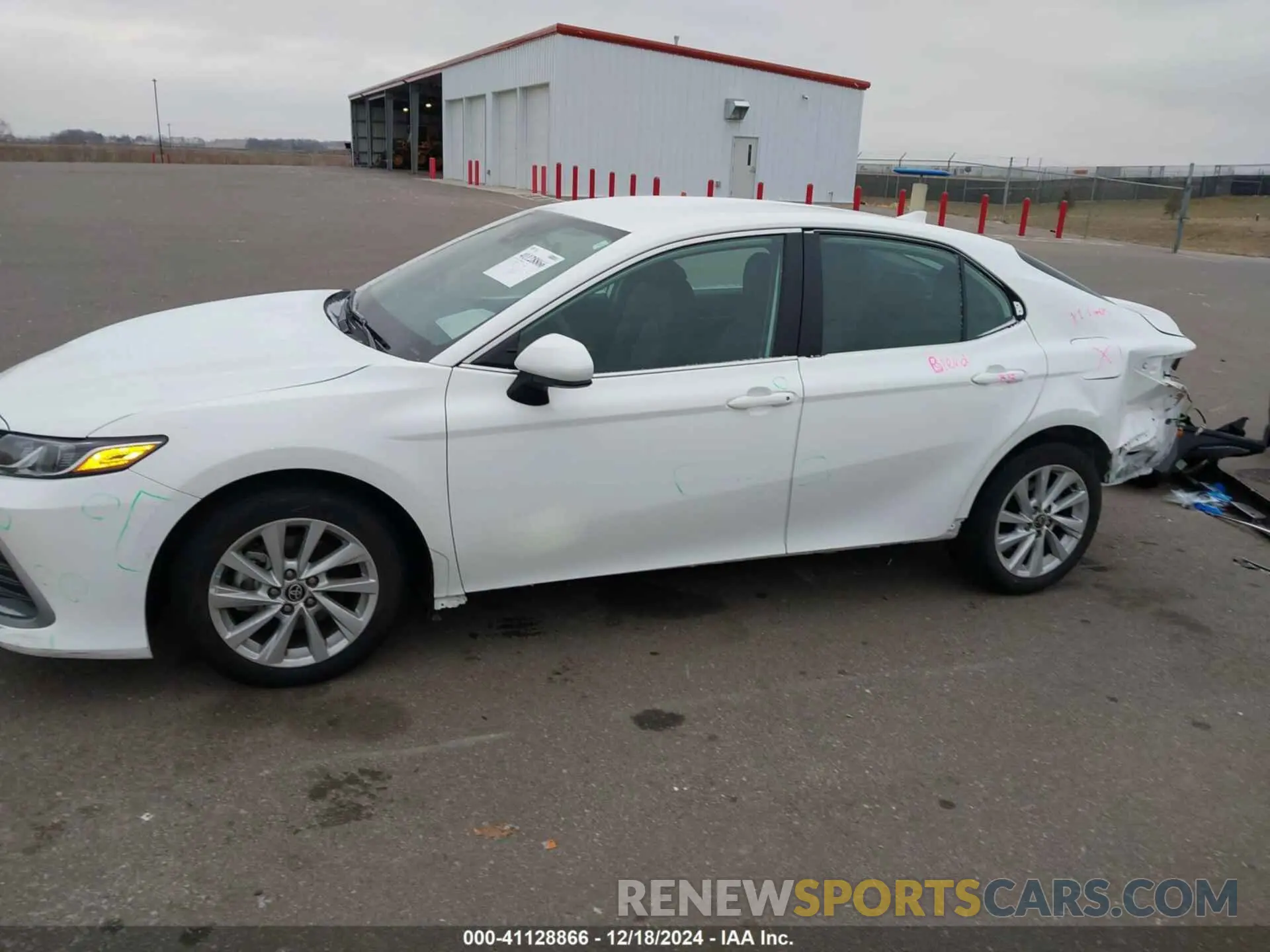 15 fotografías del automóvil dañado 4T1C11AK5PU084735 TOYOTA CAMRY 2023