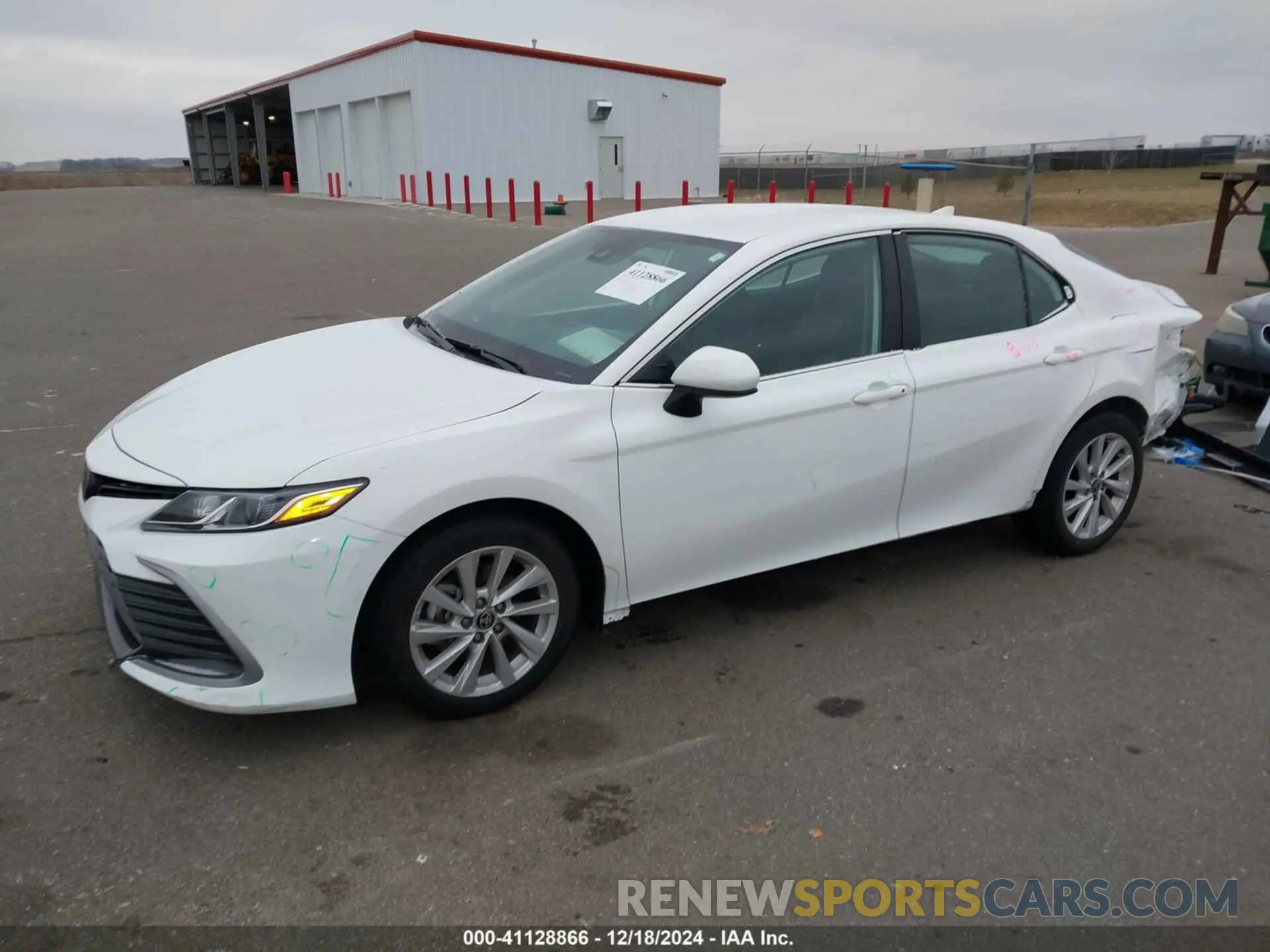 2 fotografías del automóvil dañado 4T1C11AK5PU084735 TOYOTA CAMRY 2023