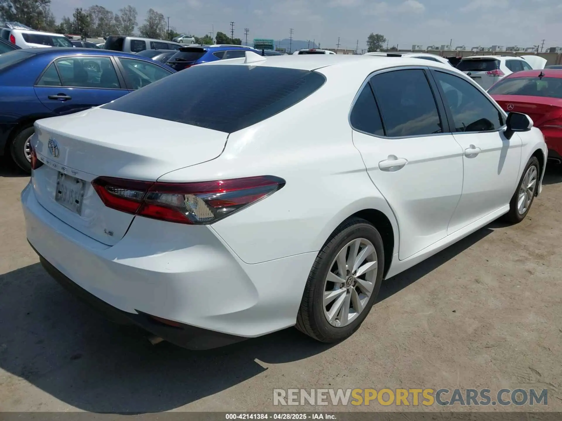 4 fotografías del automóvil dañado 4T1C11AK5PU090955 TOYOTA CAMRY 2023
