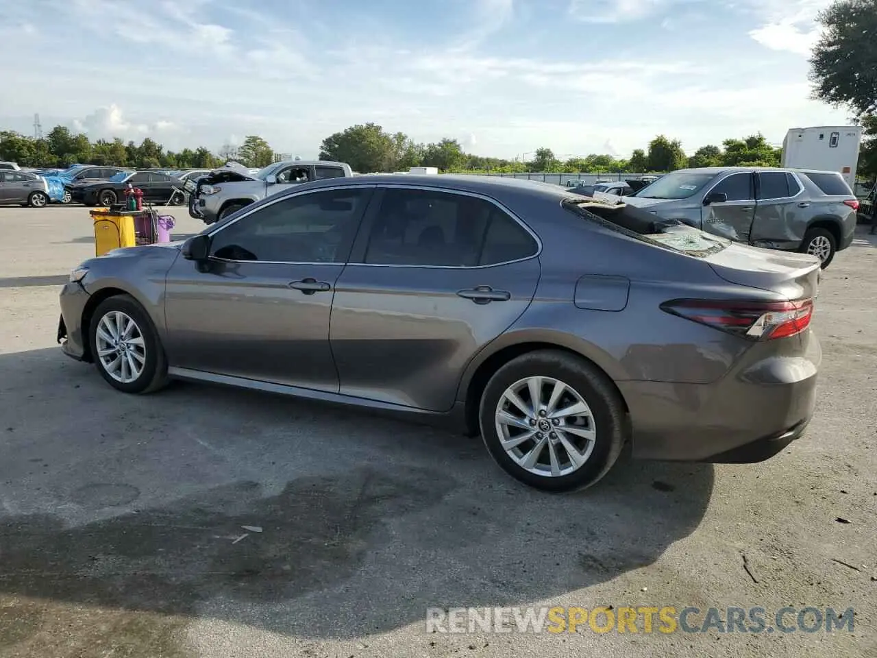 2 fotografías del automóvil dañado 4T1C11AK5PU179909 TOYOTA CAMRY 2023